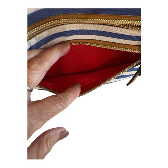 Dooney & Bourke Nautical crossbody bag with a blue and white striped pattern - Picture 6 of 7